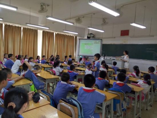深圳光明小学引进说客英语真人外教在线互动课