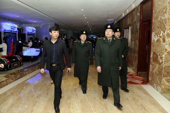 内蒙古政府领导带队开展元宵节零点夜查行动